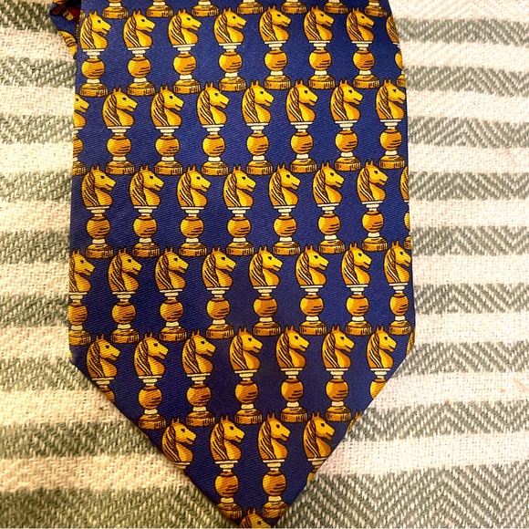 Jos. A. Bank Vintage Knight Chess Pieces Neck Tie - Picture 3 of 3